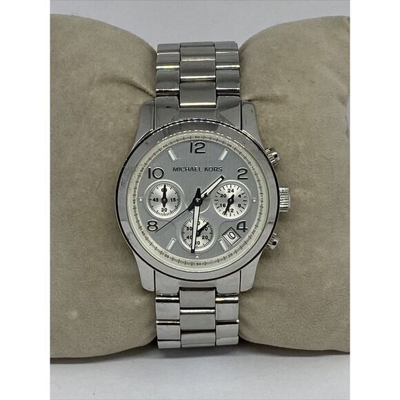 Michael Kors Runway MK5076 Women's Silver Stainless Steel Analog Dial Watch RQ44 - Picture 1 of 12
